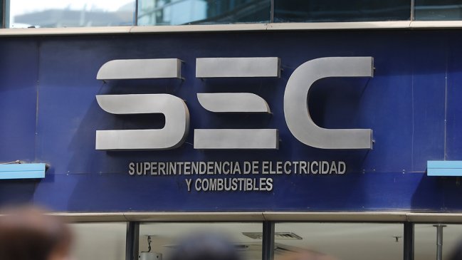 Vecinos de Puente Alto acudieron a la SEC y presentaron reclamo contra CGE por prolongado corte