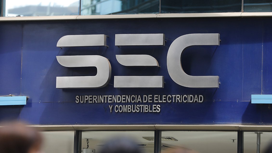 Vecinos de Puente Alto acudieron a la SEC y presentaron reclamo contra CGE por prolongado corte