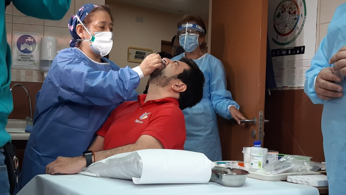 Voluntarios del estudio Janssen pueden vacunarse con Pfizer o Sinovac