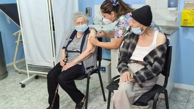 Tarapacá: Abuelita de 101 años fue la primera persona vacunada en Pica