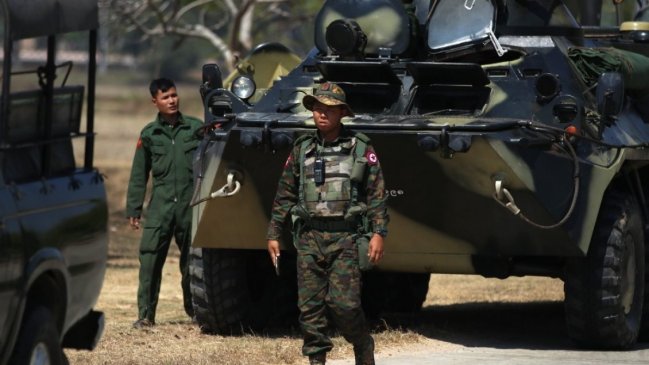 Birmania bloqueó Facebook mientras aumenta el rechazo al golpe militar