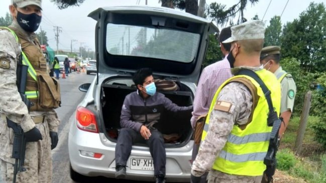 Sujeto intentó burlar control sanitario al interior de maletera de vehículo en Romeral