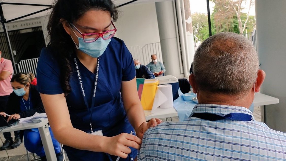 Ñuble cuenta con nuevo punto de vacunación en la explanada del Gobierno Regional