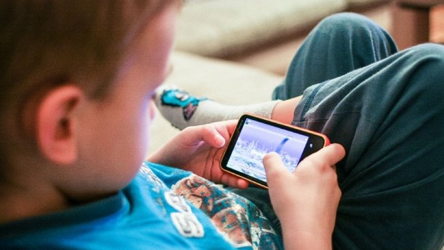 Día Internacional de la Internet Segura: Nueve de cada 10 niños tiene acceso a un celular