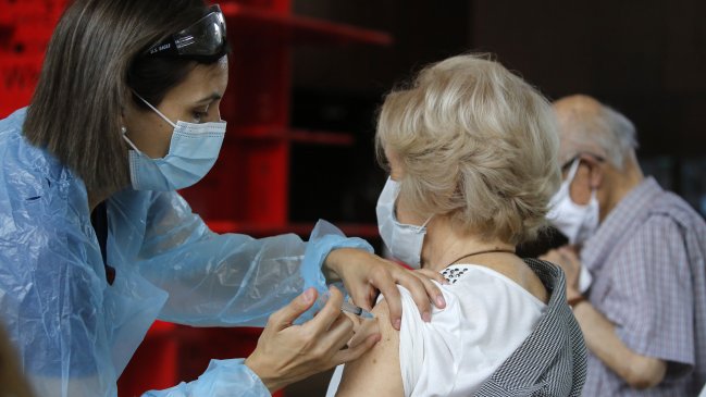 Comunas de Magallanes lideran porcentaje de vacunados con la primera dosis