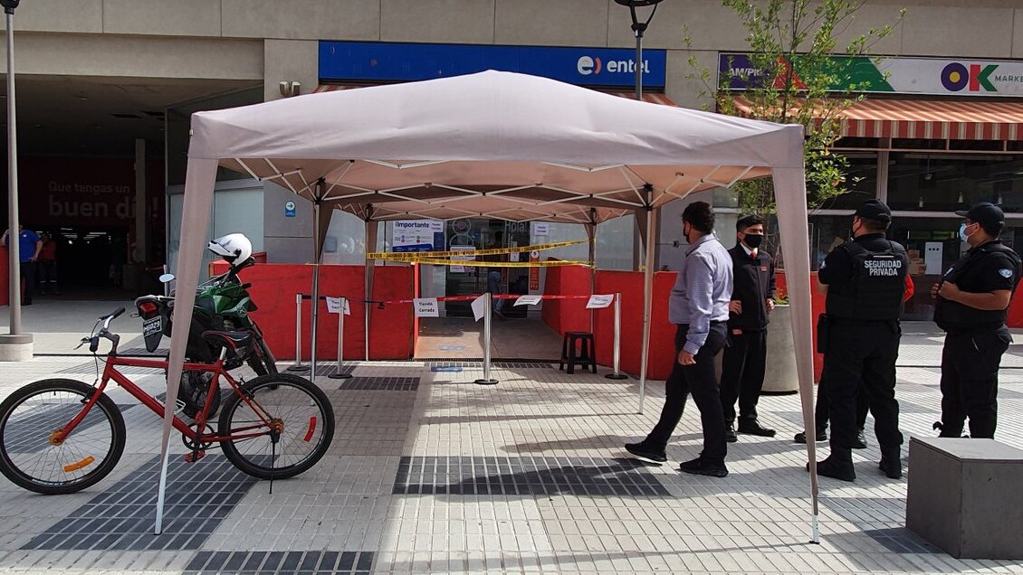 Millonario robo de celulares en Mall Plaza Oeste: Delincuentes usaron a cliente como rehén