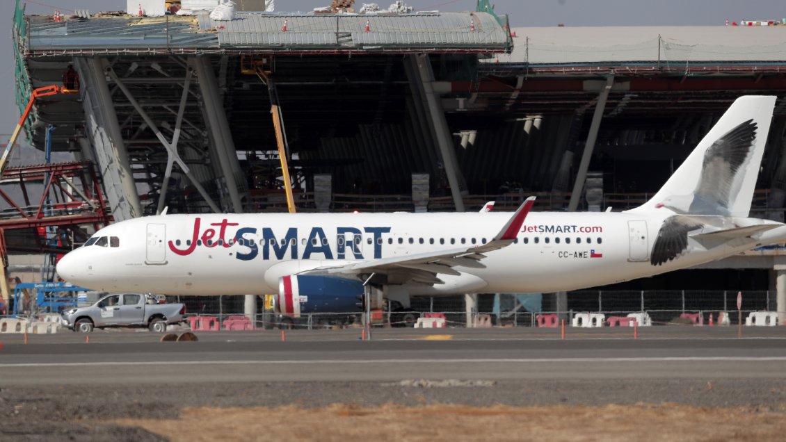 Sernac exige a Jetsmart compensar a clientes por no devolver dinero de vuelos suspendidos