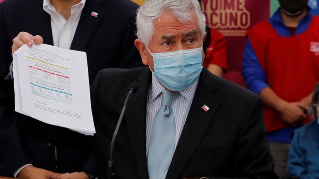 Ministro Paris: Vacunaremos a los migrantes, nunca hemos dicho lo contrario