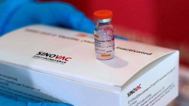 Jefe de Extranjería aclara: Migrantes irregulares sí tendrán acceso a vacunación