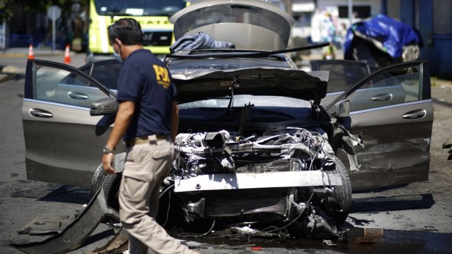 Adolescente huyó de control policial y chocó de frente a otro vehículo, matando a una mujer