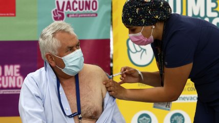   El ministro Paris ya se vacunó contra el Covid-19 