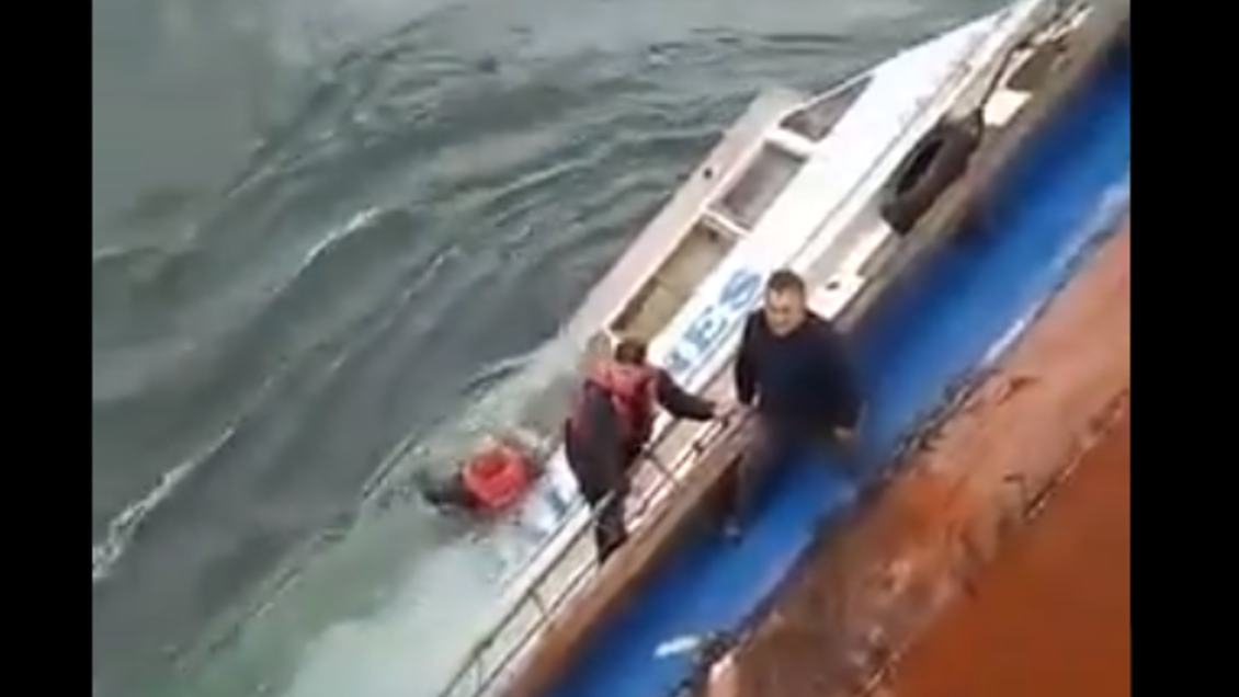 Catamarán se hundió en el canal de Chacao: Trabajadores afectados resultaron ilesos