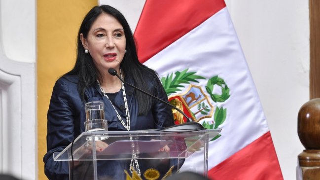 Canciller peruana renunció tras vacunarse contra el Covid fuera del plan de inmunización