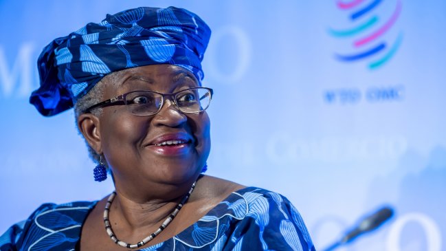  Nigeriana es la primera mujer en tomar las riendas de la OMC  