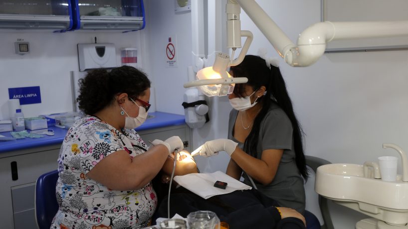 Estudiante de Odontología de Temuco denuncia que le impiden titularse