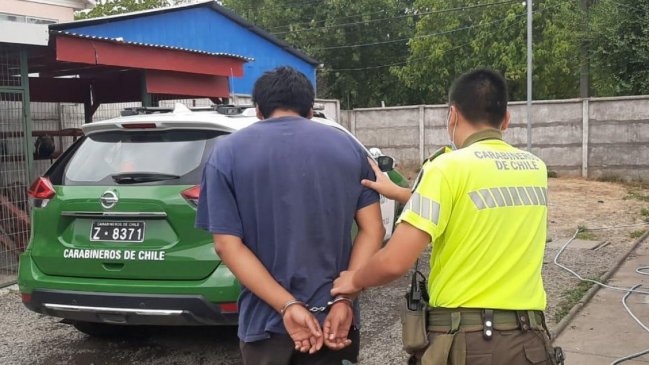 Carabineros detuvo a sujeto que intentó deshacerse de una bolsa con marihuana en Quillón