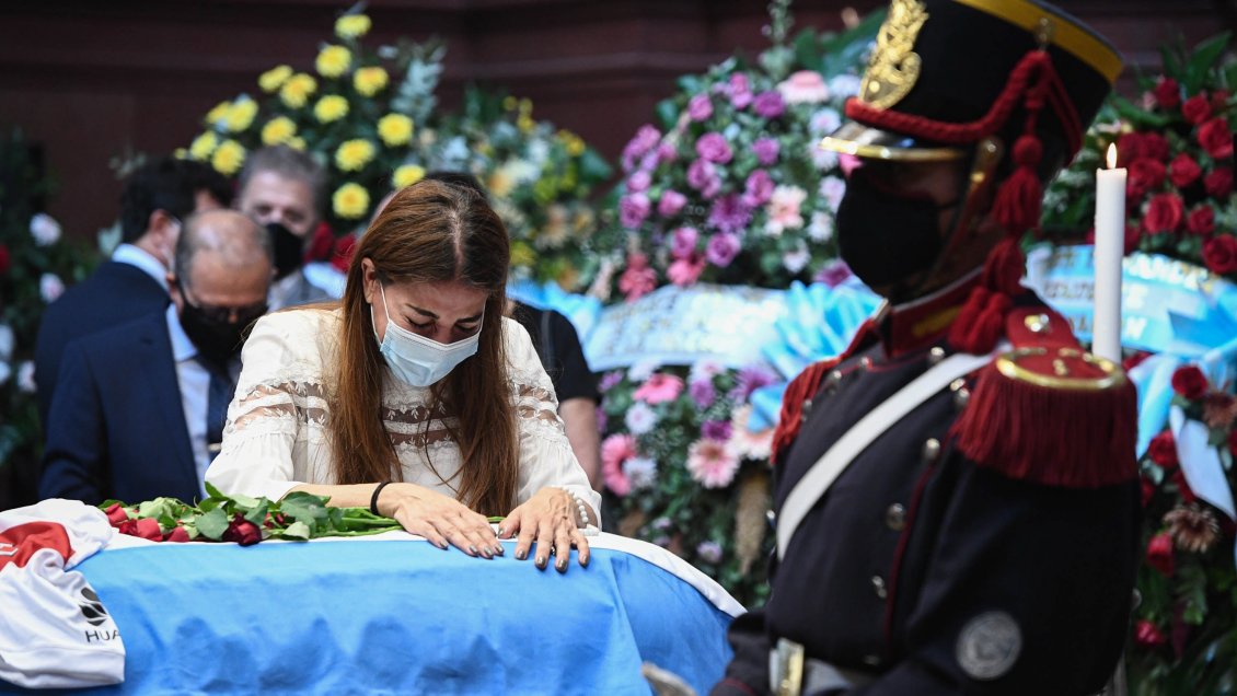 Investigan robo de emblemático anillo de Carlos Menem