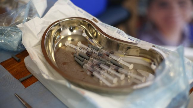 China critica a países desarrollados por acaparar vacunas contra el Covid