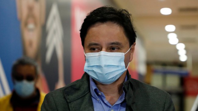 Carter se lanzó contra seremi de Salud por decreto que prohíbe adelantar vacunas