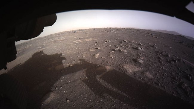  Perseverance envió su primera foto a color de la superficie de Marte  