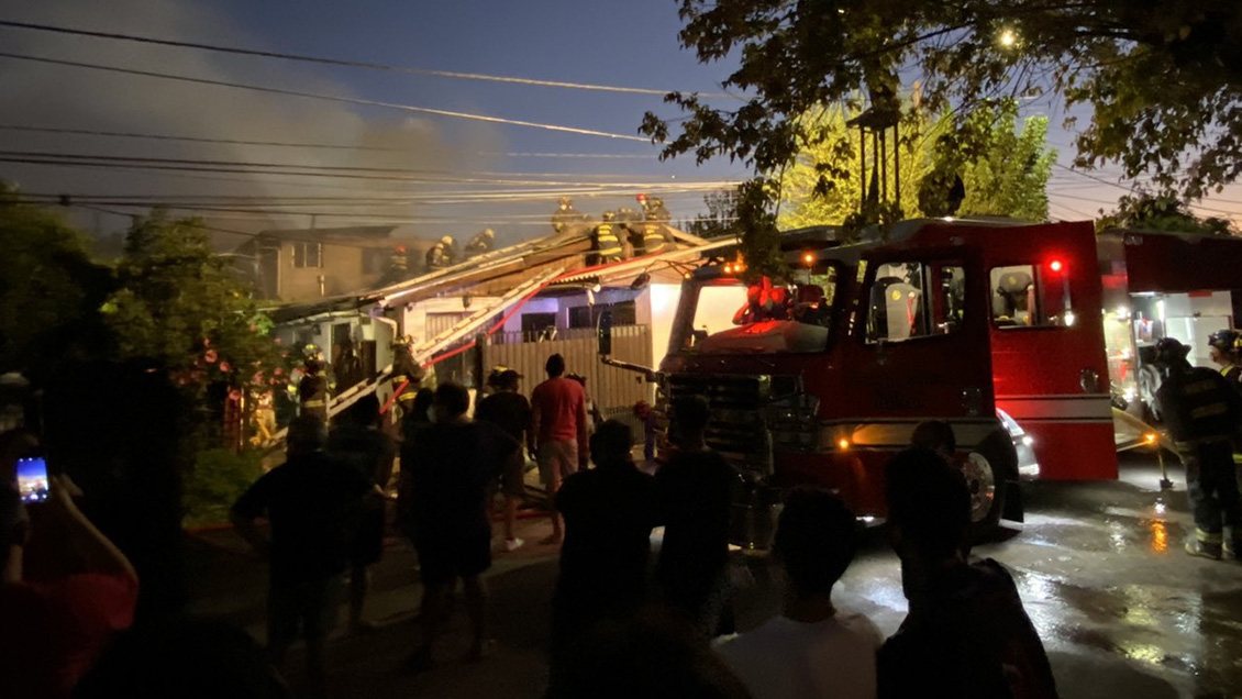 Incendio afectó a cuatro viviendas en Macul