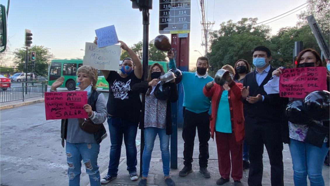 Vecinos de Estación Central protestaron por falta de locomoción en la tarde-noche