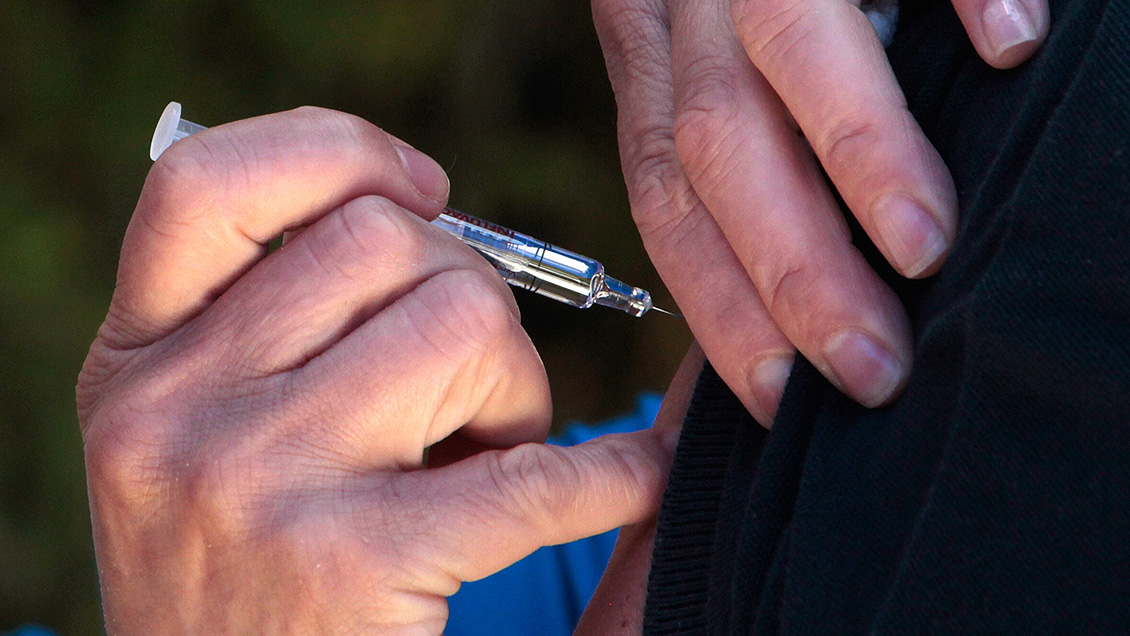 Este lunes comienza la vacunación de personas con cáncer y enfermedades autoinmunes