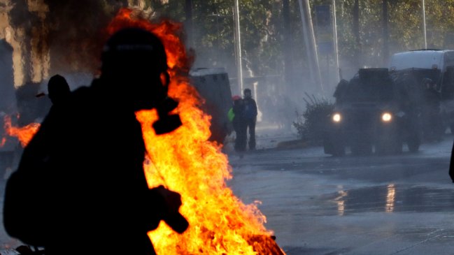 Alessandri critica a Carabineros por protestas de los viernes: 