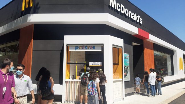   McDonald's reinauguró sucursal quemada en el estallido social en Talca: Empleará a 86 personas 