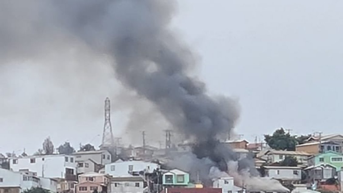 Incendio destruyó cinco casas en el cerro Rocuant de Valparaíso