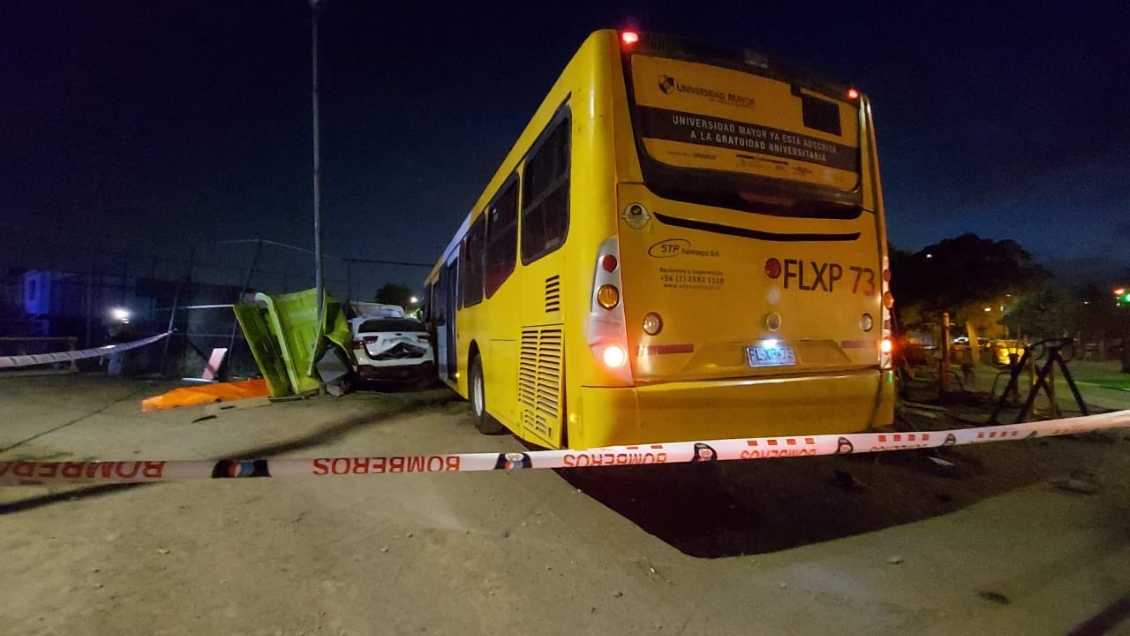 Choque entre bus y vehículo dejó dos fallecidos en Puente Alto