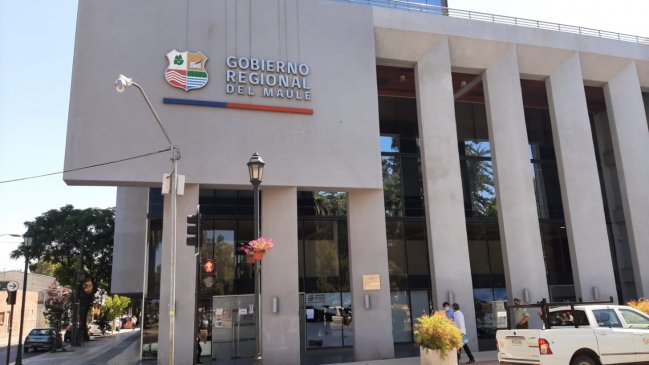 Contraloría instruyó medidas administrativas en Intendencia del Maule y Segegob por mal uso de redes sociales