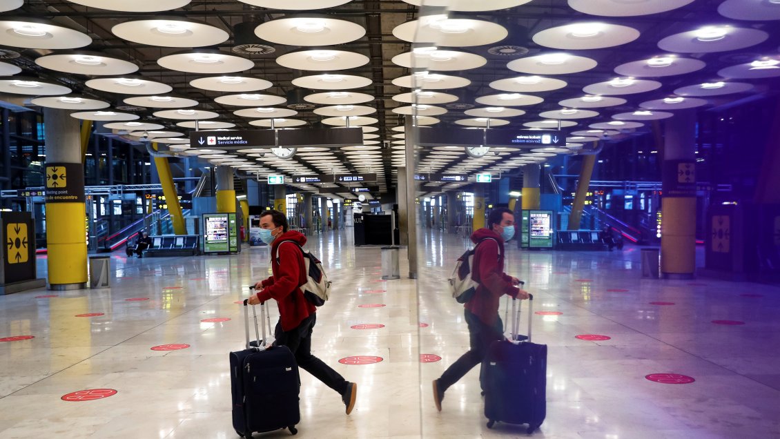 OMS subrayó que no debe exigirse vacuna anticovid a viajeros internacionales