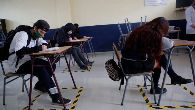 Colegio de Profesores pidió suspender clases presenciales por aumento de casos de Covid-19