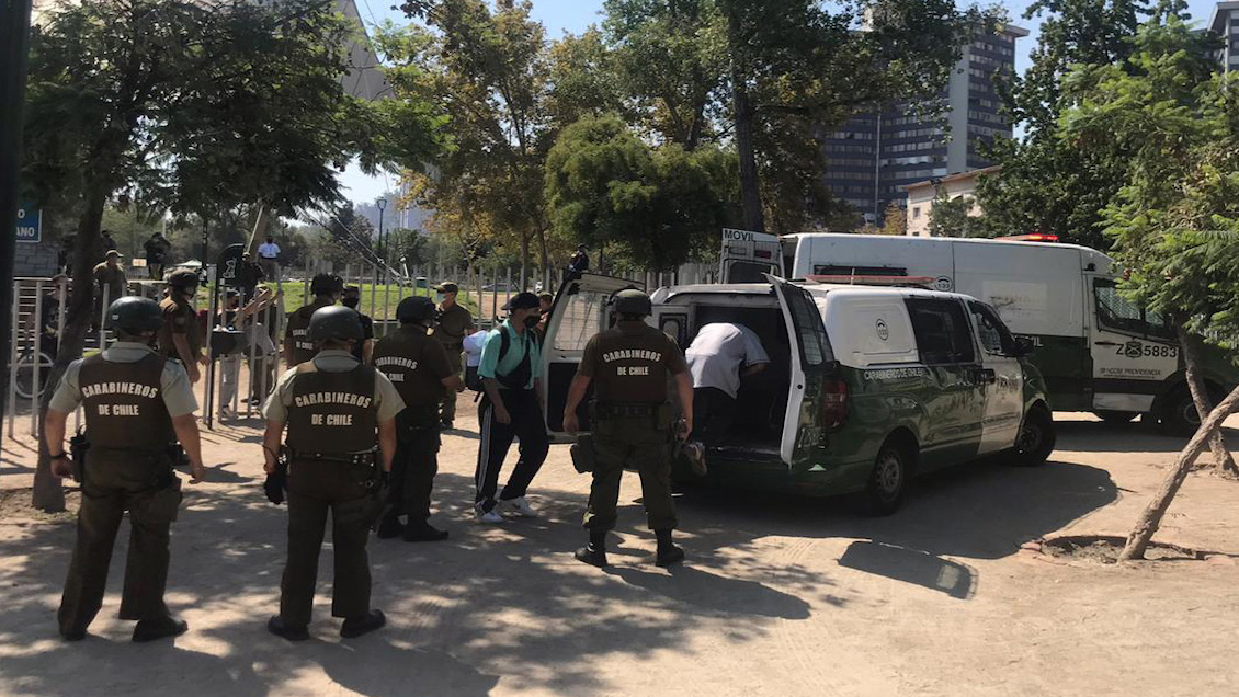 Carrete callejero en el Parque Bustamante terminó con 17 detenidos