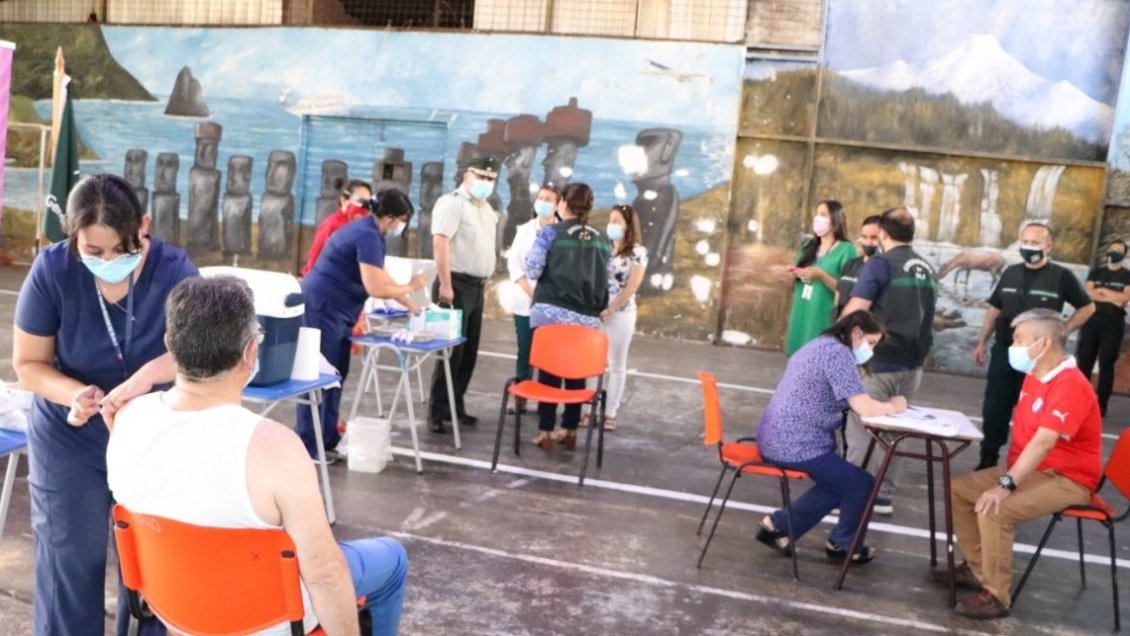 Internos de la Cárcel de Chillán recibieron primeras dosis de vacuna contra el Covid-19