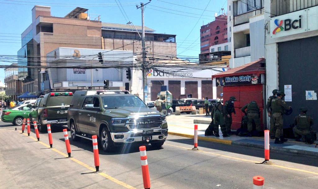 Bolso abandonado desplegó operativo en el centro de Iquique