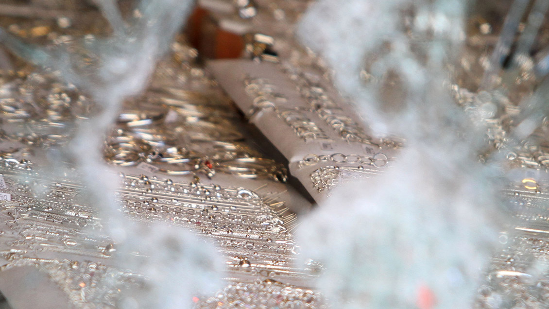 Detectives detuvieron a sujetos acusados del robo a una joyería en El Carmen