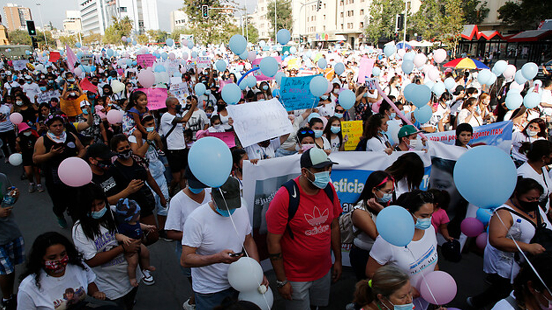 Marcha convocada por padres de Tamara e Itan avanzó hacia La Moneda