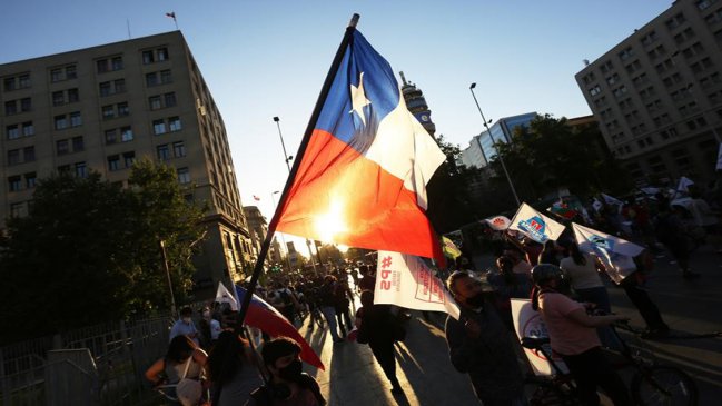 Informe global: Chile, tercer país más democrático de América y vigésimo quinto del mundo