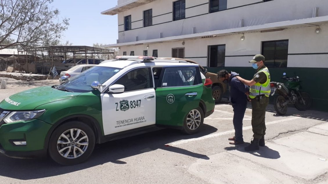 Detienen a sujeto que negó su identificación y ofreció dinero a Carabineros en Huara