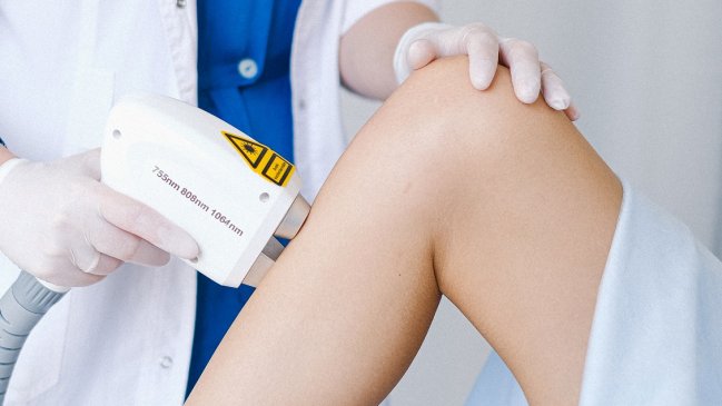 Mujer fue al médico por dolor en su tobillo y se enteró que nació como hombre