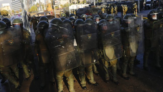 Desórdenes en Plaza Baquedano dejaron a 62 detenidos