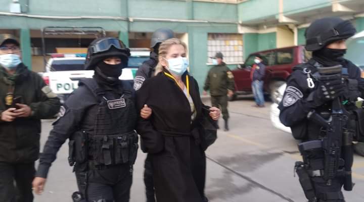El curioso escondite de la ex presidenta boliviana para evitar su detención