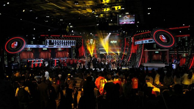 Bomberos se movilizó hasta el Teatro Teletón por una alerta de emanación de humo