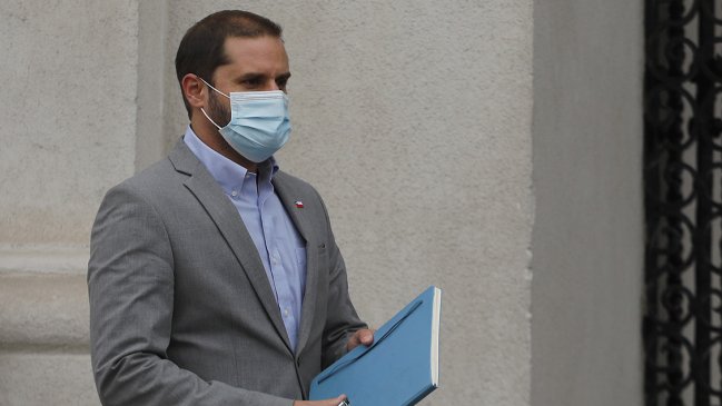 Bellolio defiende permisos a cultos y asegura que no ha visto papers que hablen de contagios en misa