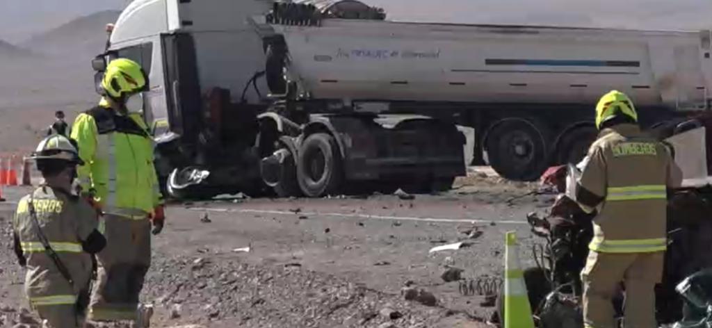 Automovilista murió al chocar de frente con un camión en Provincia de El Loa