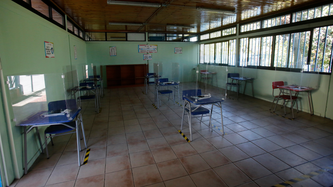 Más de 800 colegios cerrarán sus puertas debido al retroceso a fase 1