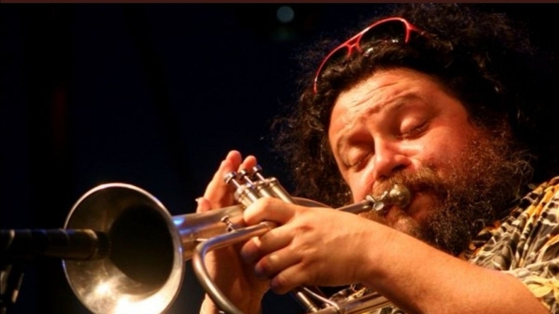 Músicos y diversas figuran lloran la partida de Cristián Cuturrufo