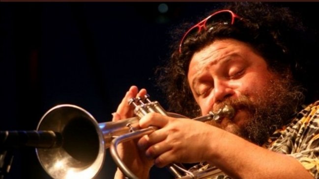 Músicos y diversas figuran lloran la partida de Cristián Cuturrufo